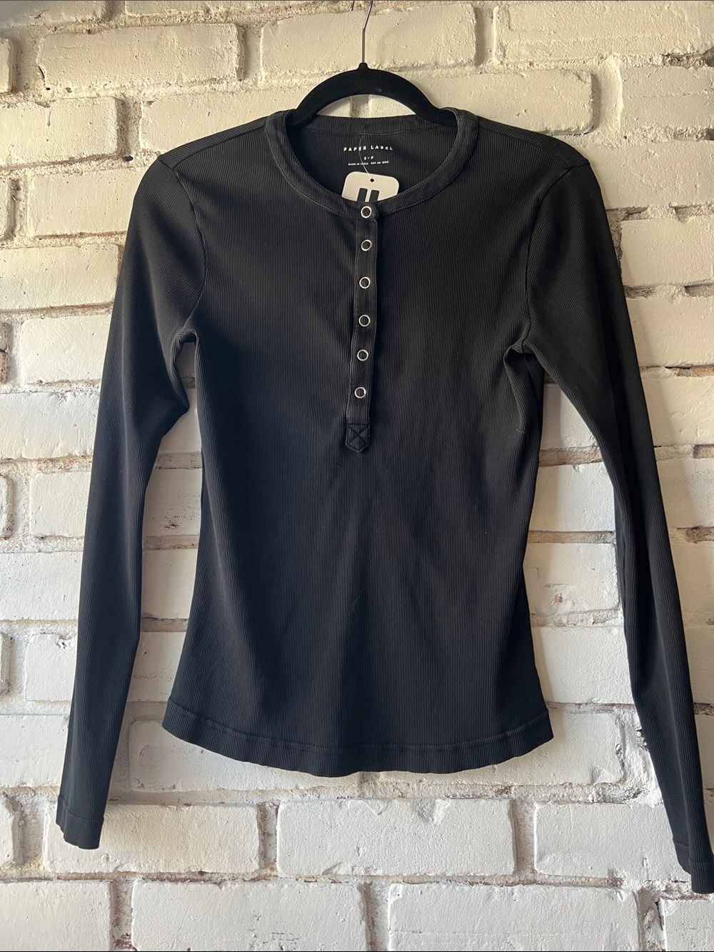 Paper Label Black Long-Sleeve Henley Top